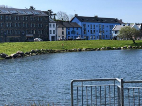 Stunning 2-Bed Apartment at Westport Quay